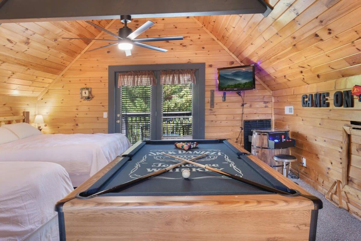 Ryes And Shine Bootlegger'S Cabin! Hot Tub* Pool* Arcade* Billiards *Ev * Pet Friendly Sevierville Dış mekan fotoğraf