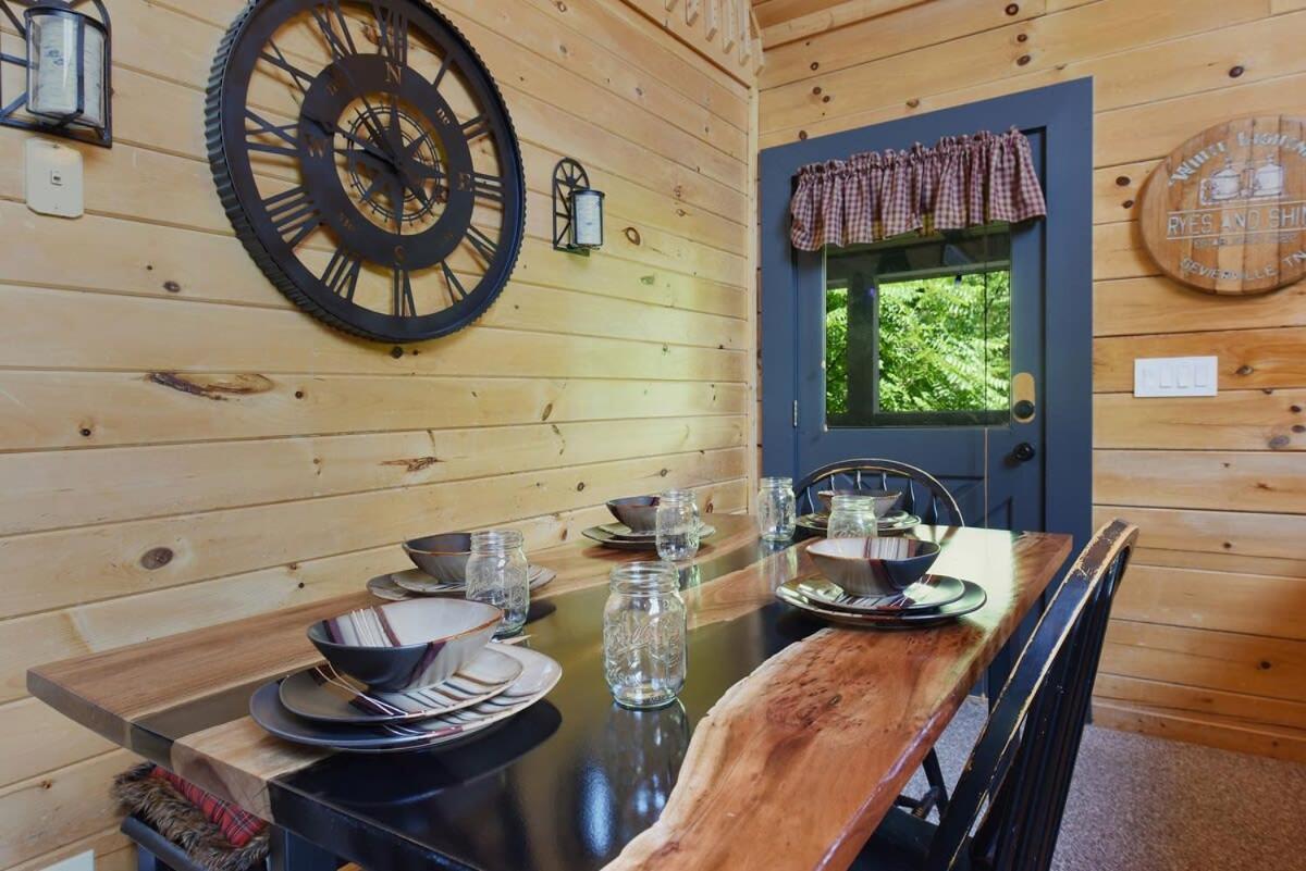 Ryes And Shine Bootlegger'S Cabin! Hot Tub* Pool* Arcade* Billiards *Ev * Pet Friendly Sevierville Dış mekan fotoğraf
