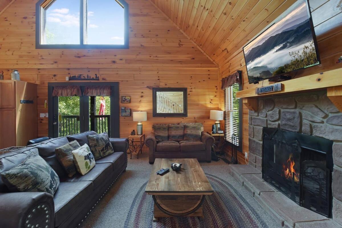 Ryes And Shine Bootlegger'S Cabin! Hot Tub* Pool* Arcade* Billiards *Ev * Pet Friendly Sevierville Dış mekan fotoğraf