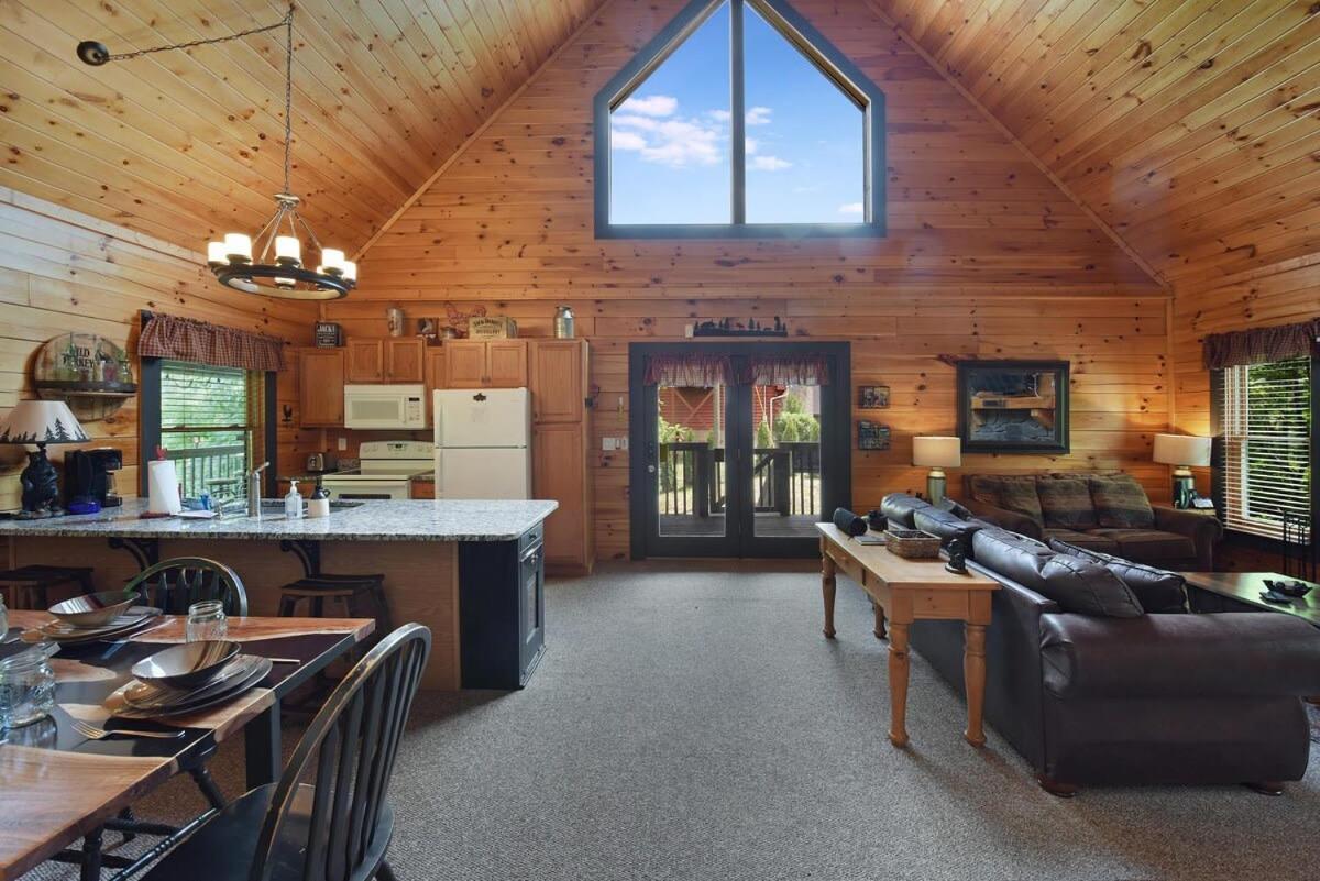Ryes And Shine Bootlegger'S Cabin! Hot Tub* Pool* Arcade* Billiards *Ev * Pet Friendly Sevierville Dış mekan fotoğraf