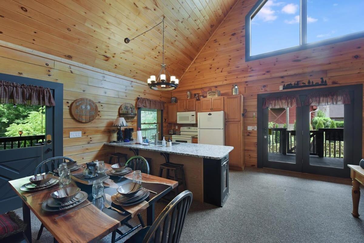 Ryes And Shine Bootlegger'S Cabin! Hot Tub* Pool* Arcade* Billiards *Ev * Pet Friendly Sevierville Dış mekan fotoğraf