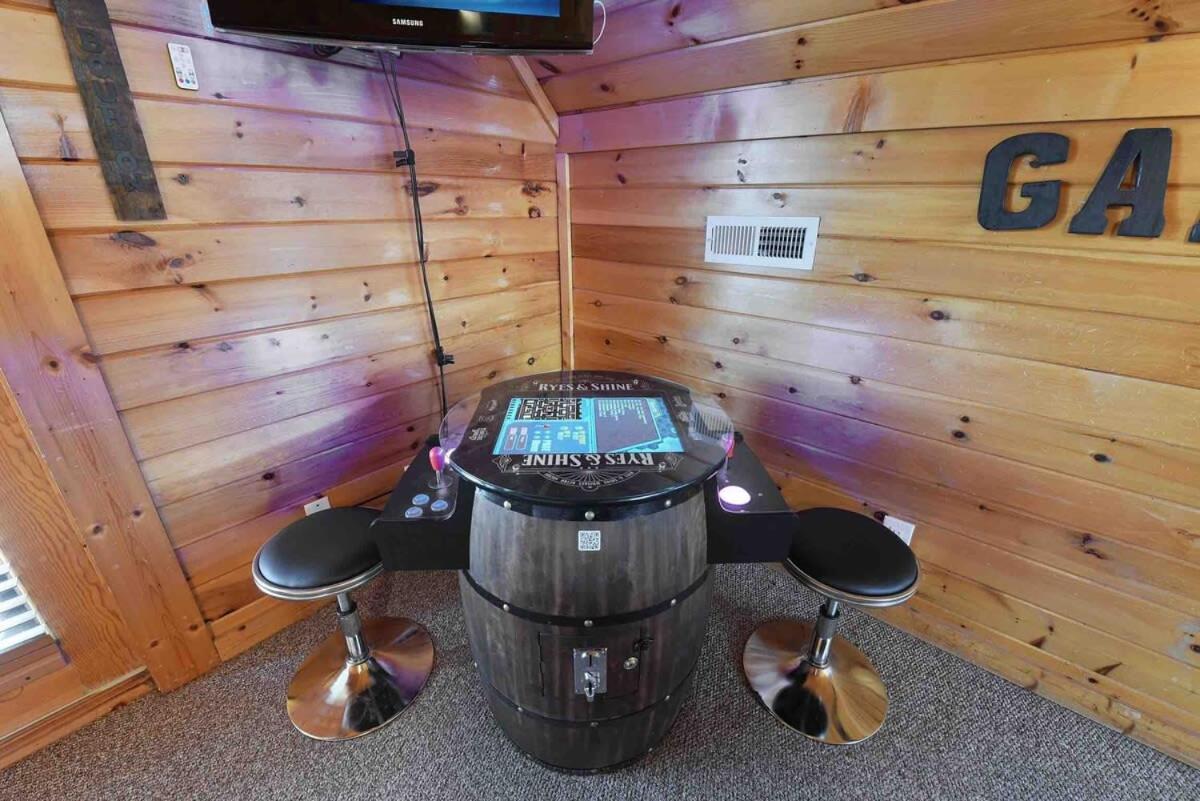 Ryes And Shine Bootlegger'S Cabin! Hot Tub* Pool* Arcade* Billiards *Ev * Pet Friendly Sevierville Dış mekan fotoğraf