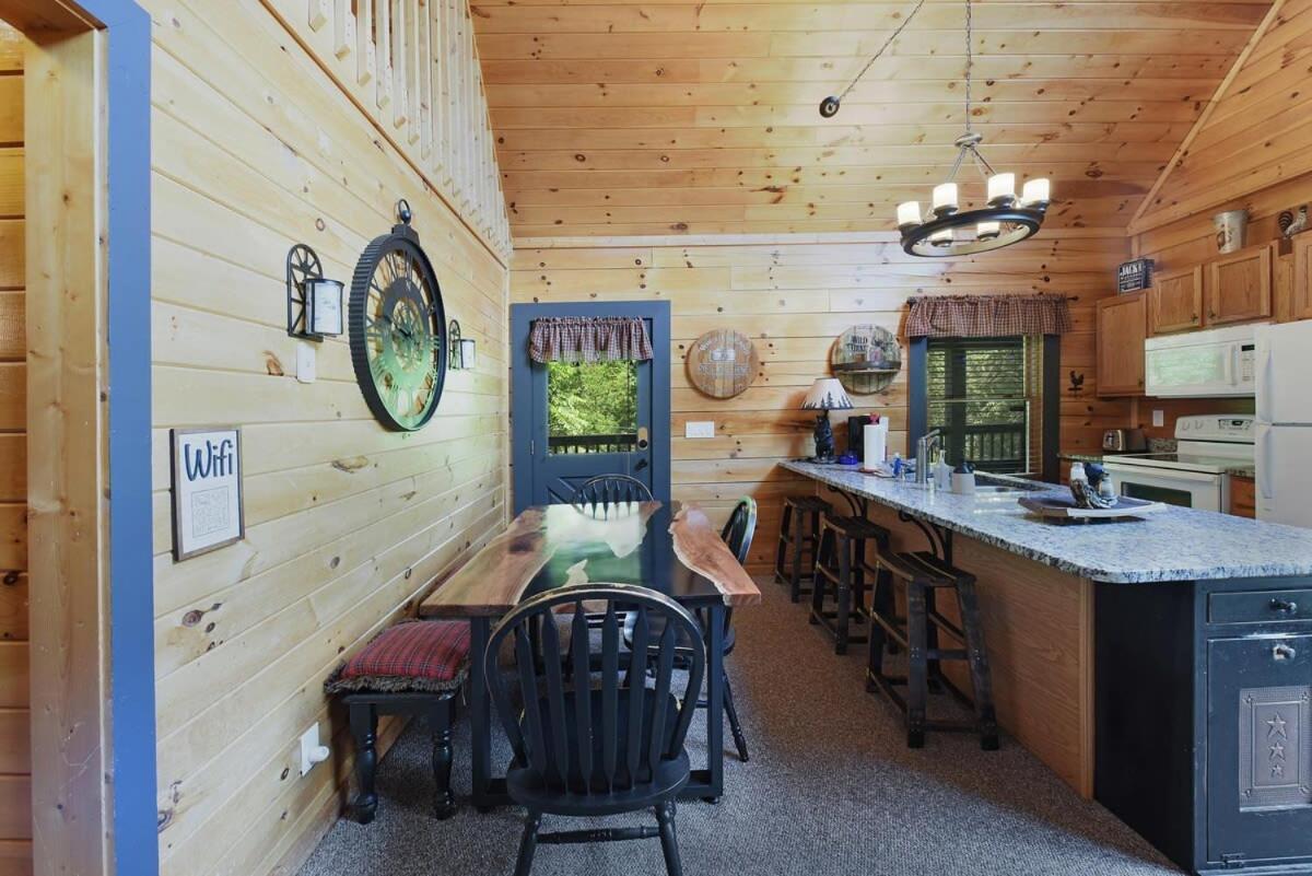 Ryes And Shine Bootlegger'S Cabin! Hot Tub* Pool* Arcade* Billiards *Ev * Pet Friendly Sevierville Dış mekan fotoğraf