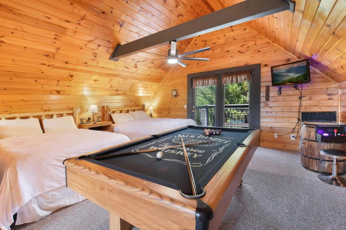 Ryes And Shine Bootlegger'S Cabin! Hot Tub* Pool* Arcade* Billiards *Ev * Pet Friendly Sevierville Dış mekan fotoğraf